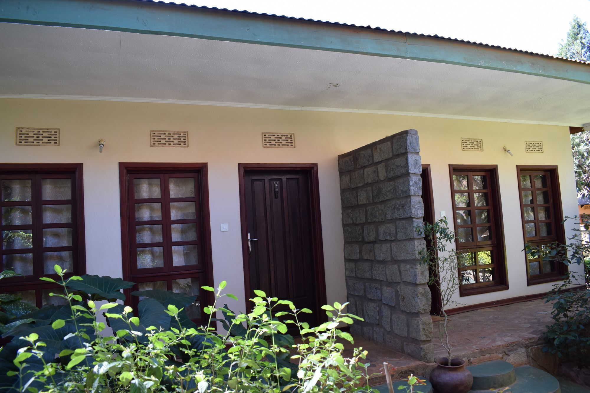 Ngorongoro Lodge Карату Экстерьер фото